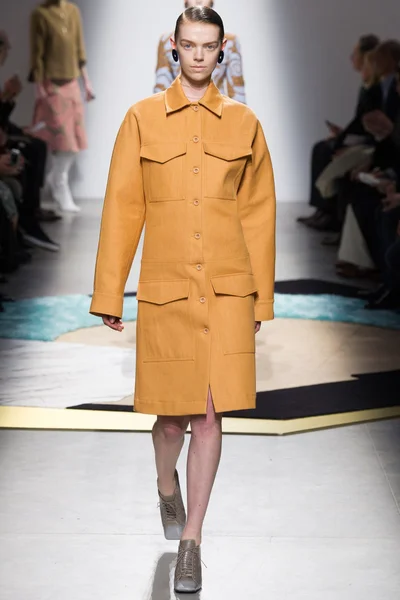 Look 11